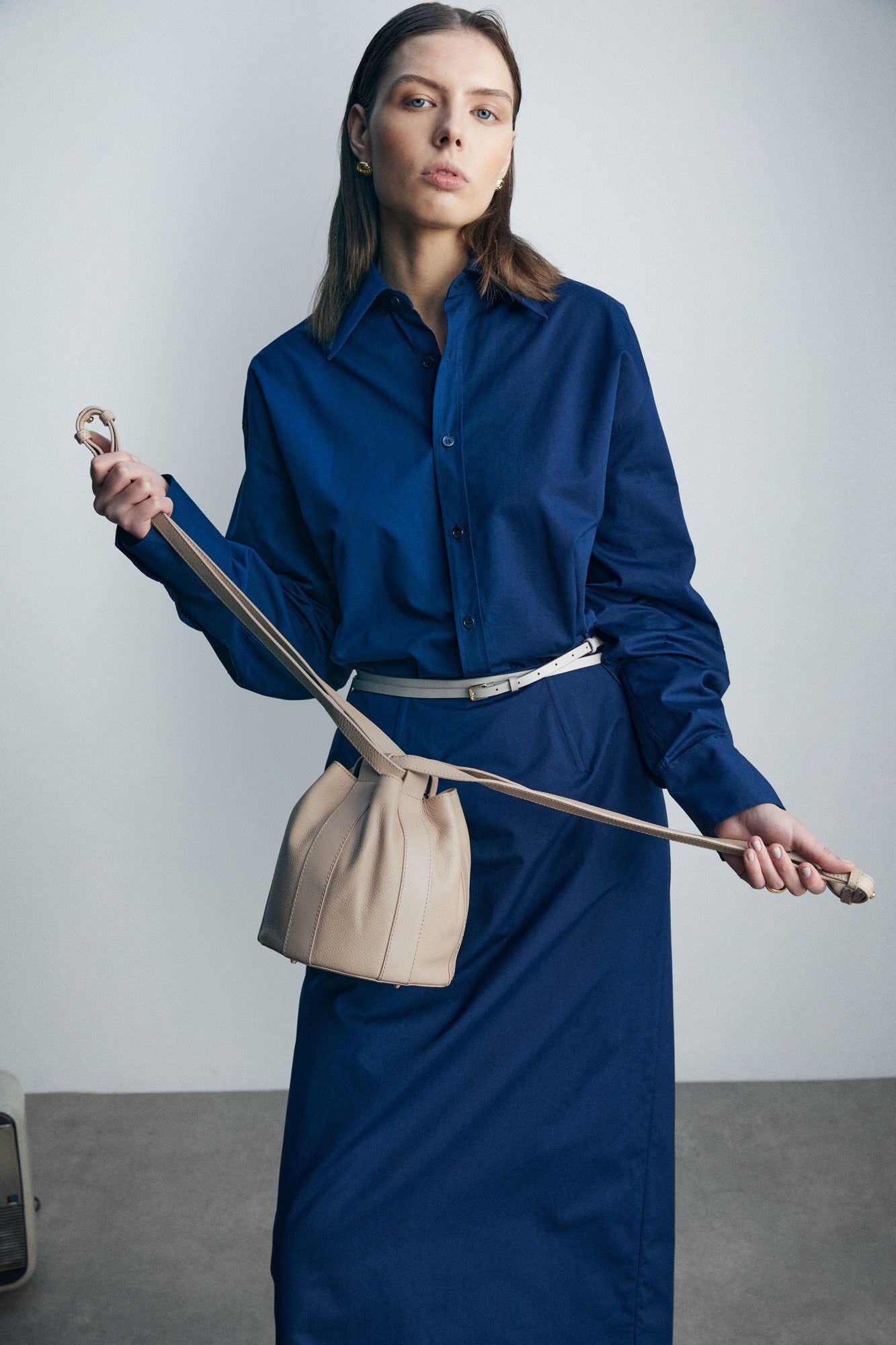 Lotus Cross Body Bag in Pumice