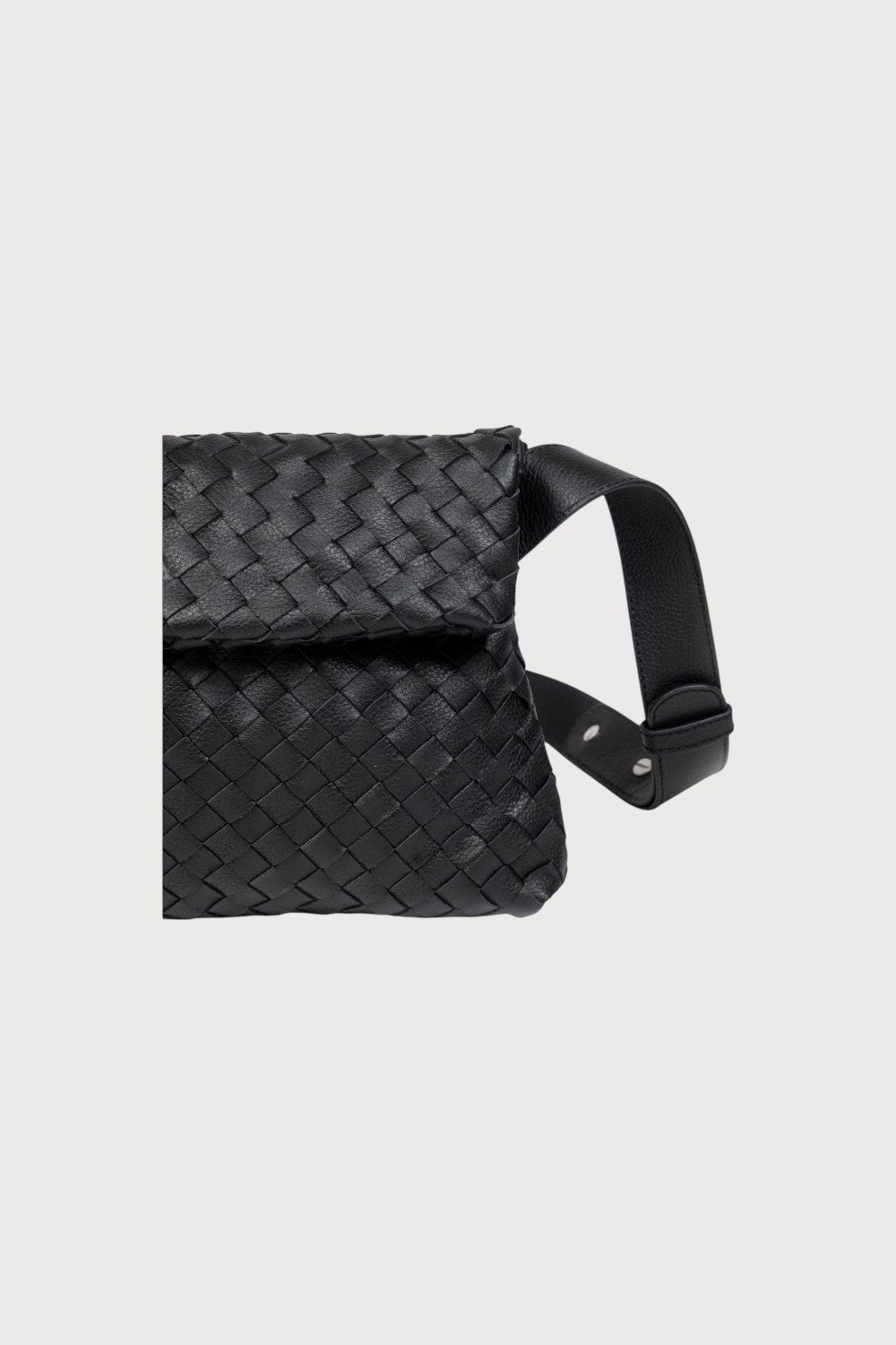 Bella-Black