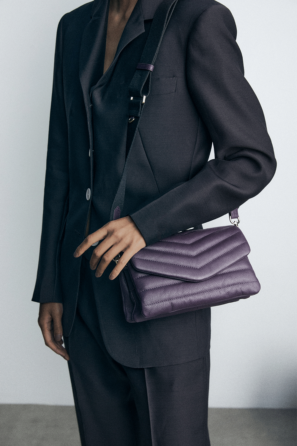 files/AW25_0001_DARLO-MINI-PLUM-BERRY-AW25-ALEO_6ab7f54f-e03c-432f-a0b4-bf720c3fe77c.png